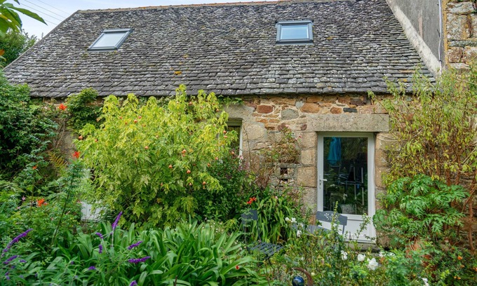 Guimaec House | Homerez - Rustic House in Guimaëc with Garden and View