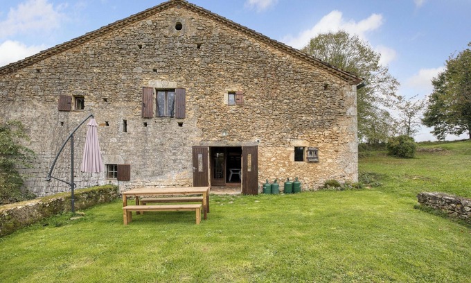 Gavaudun House | Homerez - Spacious and Comfortable House in Gavaudun