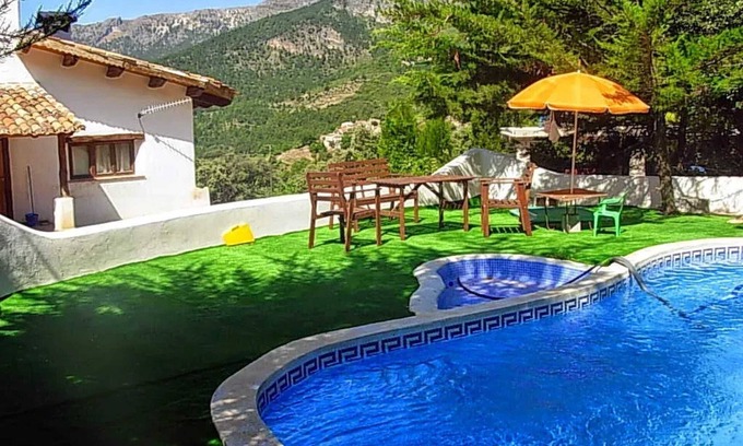 Majada Carrasca Apartment | Homerez - Spacious Apartment in Yeste with Shared Pool