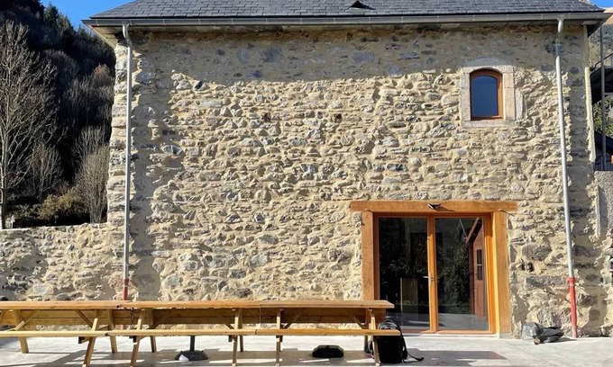 Guchen House | Homerez - Spacious House in Guchen with Garden and Barbecue
