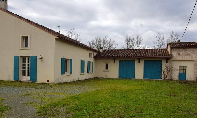 Albi House | Homerez - Spacious house with terrace and balcony