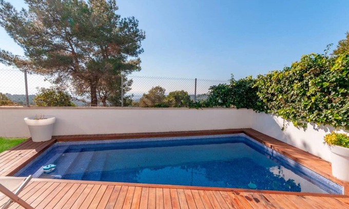 Canyelles Villa | Homerez - Spacious villa 9 km away from the beach for 6 ppl. with swimming-pool