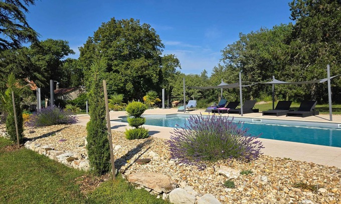 Limeyrat Villa | Homerez - Spacious villa in Limeyrat with private pool