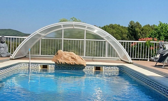 Querol Villa | Homerez - Spacious Villa in Querol with Private Pool and Jacuzzi