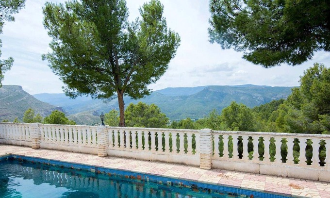 Chulilla Villa | Homerez - Villa for 12 ppl. with swimming-pool, garden and terrace at Chulilla