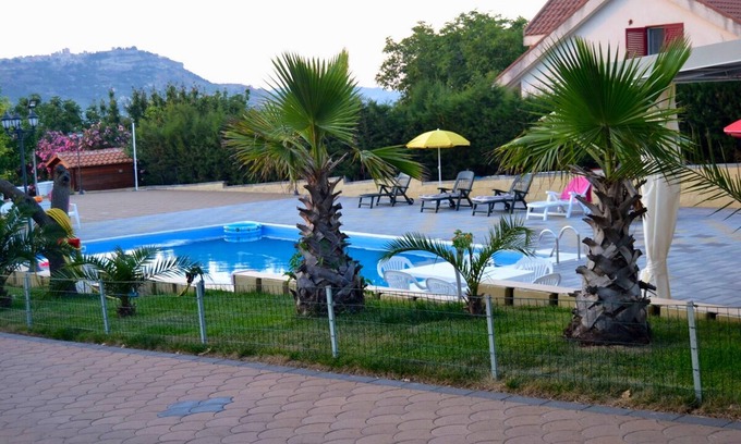 Pergusa Villa | Homerez - Villa for 12 ppl. with swimming-pool, garden and terrace at Enna