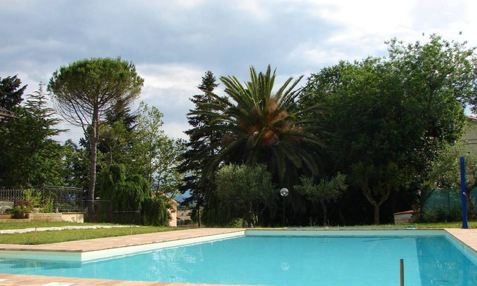 Mogliano Villa | Homerez - Villa for 8 ppl. with swimming-pool, jacuzzi and garden at Mogliano