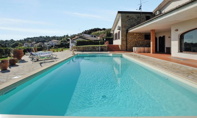 Castellaccio Villa | Homerez - Villa in Castellaccio