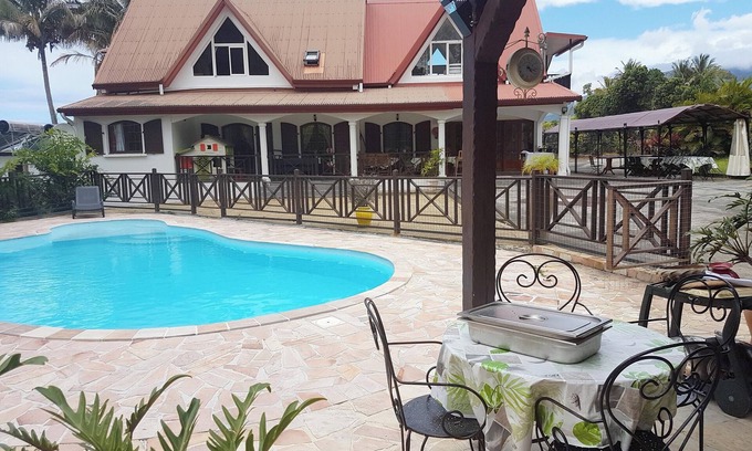 Saint-Benoit Villa | Homerez - Villa in Saint-Benoît