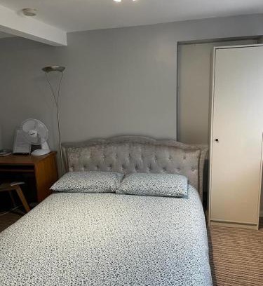 West Bromwich House | Homestay 1bedroom in family home with tiny wet room and own entrance