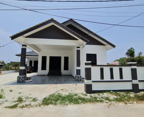 Kampung Gelong Bilal House | HOMESTAY CIK PHIA