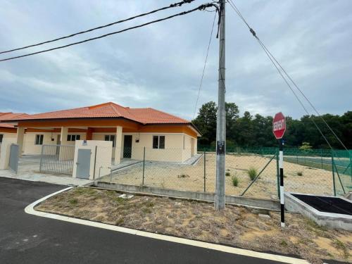 Pekan House | Homestay Farish Pantai Lagenda