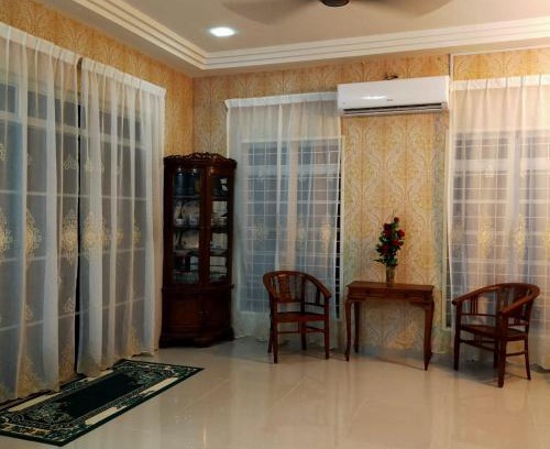 Kota Tinggi District House | Homestay Hajah Rosnah
