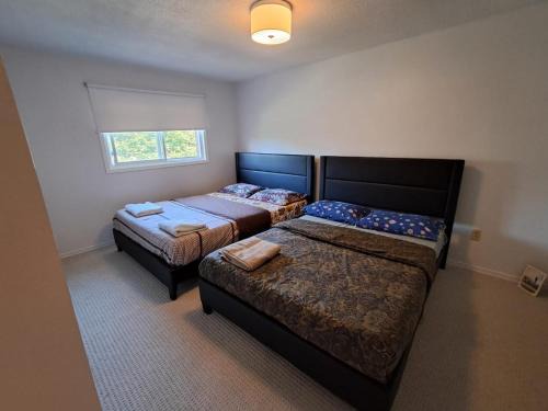 Downtown Mississauga House | HOMESTAY NEXT TO SQUARE ONE MALL- 5 Mins Airport-24 HRS CHECKIN-MAJOR COST CUT