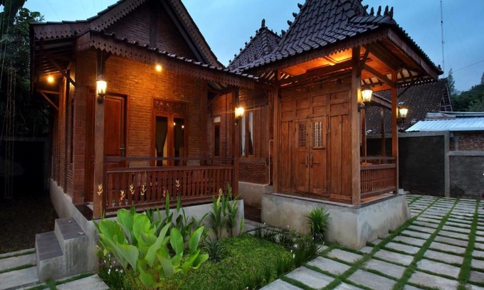 Bangunjiwo House | HOMESTAY OMAH BATA