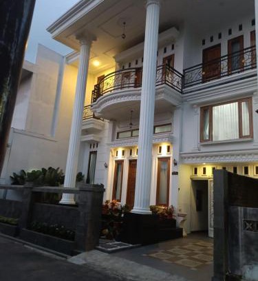 Mungkid House | Homestay Omah Putih