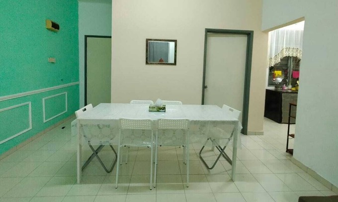 Petaling Jaya Apartment | Homestay Tasneem Muslim For 9 with WiFi