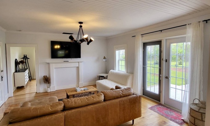 Stratford Apartment | Homestead 1810 - beautiful farmhouse suite minutes from Charlottetown