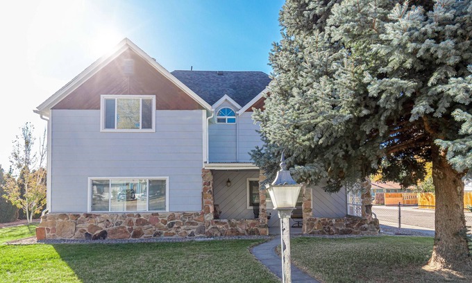 Fruita House | Homestead: Cook, Stream & Strum in Comfort