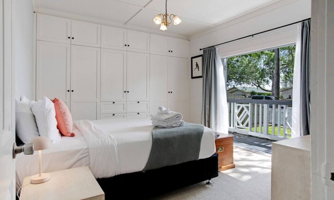 Otahuhu House | Homestead Haven Bungalow with Pool and Air-Con