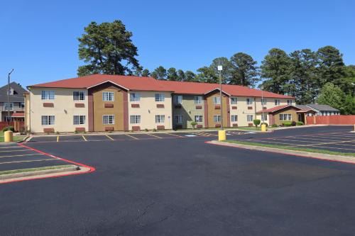 Longview Hotel | HomeTown Inn & Suites