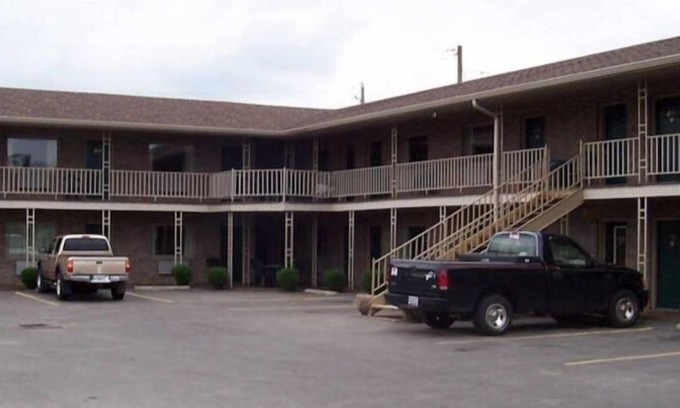 Morganfield Hotel | Hometown Inn