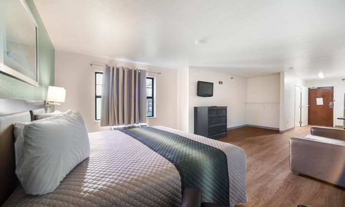 Airport Township Hotel | HomeTowne Studios by Red Roof St. Louis - Airport/N Lindbergh