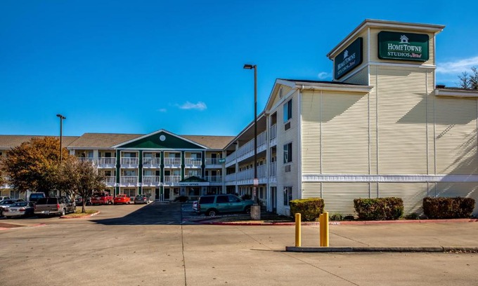 McNeil Hotel | HomeTowne Studios by Red Roof Austin
