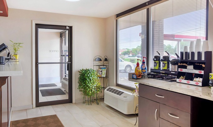 Madison Hotel | HomeTowne Studios by Red Roof Huntsville - Madison