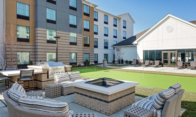 Ronkonkoma Hotel | Homewood Suites By Hilton Ronkonkoma