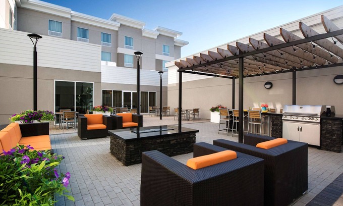 Winnipeg Hotel | Homewood Suites by Hilton Winnipeg Airport-Polo Park, MB