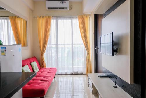 Serpong Apartment | Homey 2BR at Serpong Greenview Apartment By Travelio
