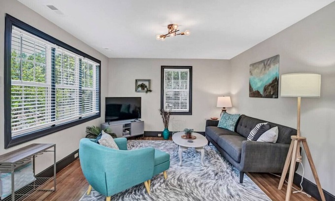 Earlewood House | Homey 2BR in Earlewood