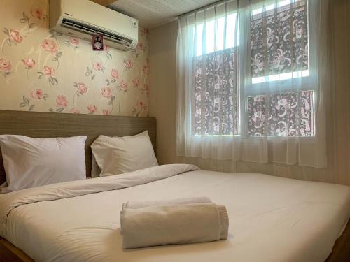 Depok Apartment | Homey and Comfortable 1BR at Cinere Resort Apartment By Travelio