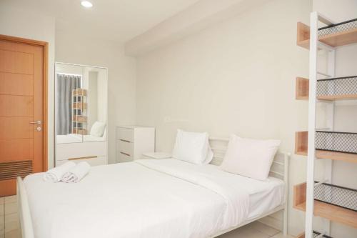Depok Apartment | Homey and Minimalist 1BR Cinere Bellevue Suites Apartment By Travelio