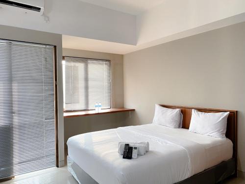 Jakarta Apartment | Homey and Minimalist Studio Gateway Park LRT City Jatibening Apartment By Travelio