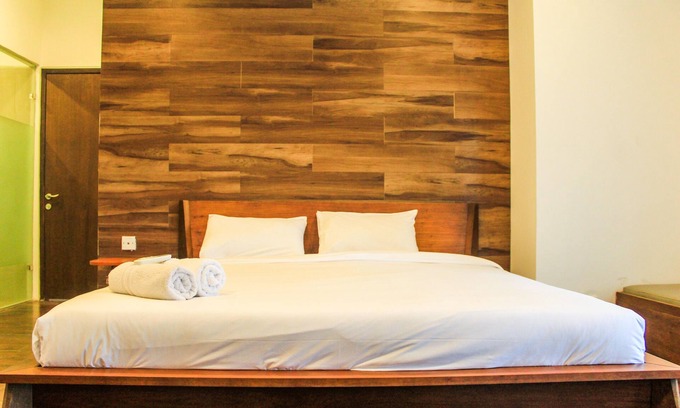 Kuningan Apartment | Homey and Warm 3BR Apartment at Ambassade Residences