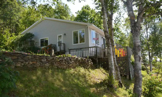 Boularderie Cottage | Homey cottage on Great Bras d'Or Lake.