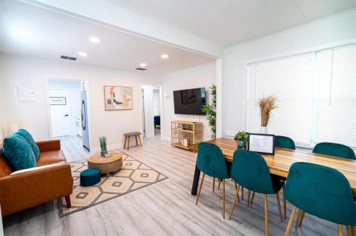 Carrollwood House | Homey Cozy Newly Renovated Stylish&chic