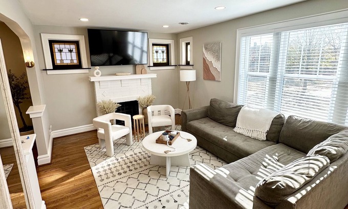 Richmond Heights Condo | Homey Duplex centrally located in St. Louis. Pet- Friendly