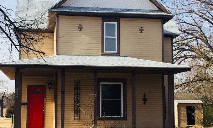 Larned House | Homey Historic Lodge located in Larned Kansas