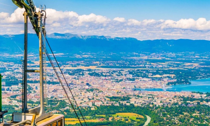 Annemasse Apartment | Homey Leaves - Near tram for Geneva/Wifi/Downtown