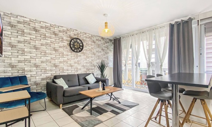 Annemasse Apartment | Homey Stone - Near tram&train/Balcony