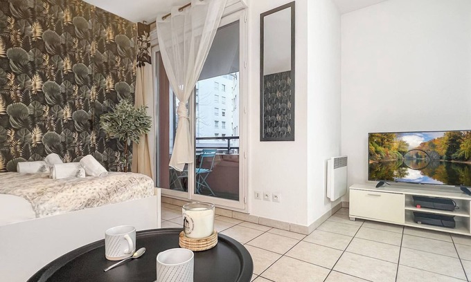 Annemasse Apartment | HOMEY WILD - Balcony/Free Parking/Near downtown