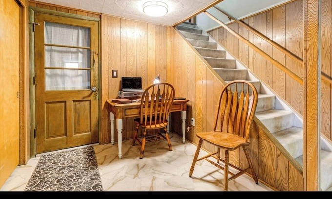Lincoln House | Homie 5-bedroom house for golf, work trips, family event, city activities, w/pet