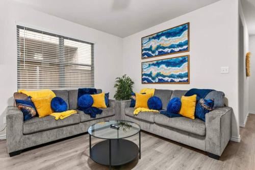 Lincoln Park House | Homify360 - The Escape One Level Home Long Stay