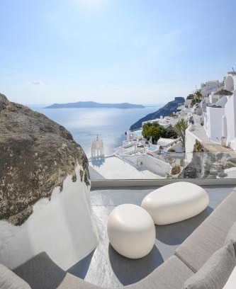 Firostefani Apartment | Hommage Suites with Caldera View Hot tub