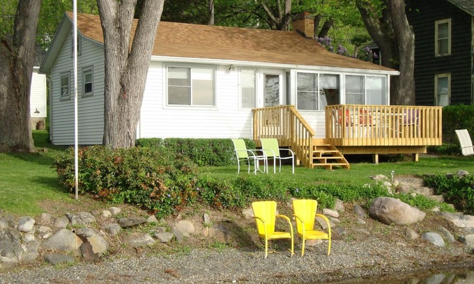 Honeoye Cottage | HONEOYE LAKE - A Cozy Lakefront Cottage