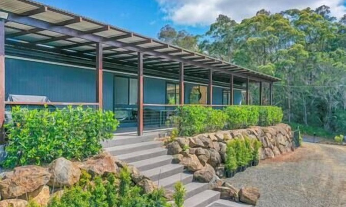 Wongawallan House | Honey Badgers House Tamborine Mountain