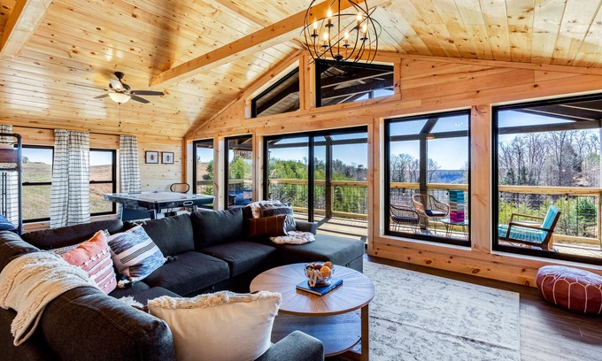 Rogers Cabin | Honey Bee Hideaway Luxury Cabin—Hot Tub & WiFi